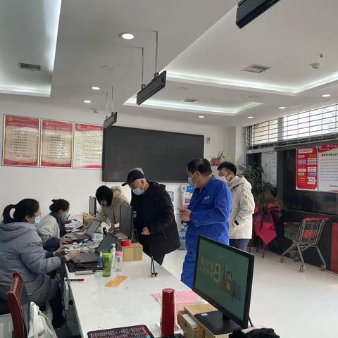 我为群众办实事——杨家社区组织居民接种新冠疫苗