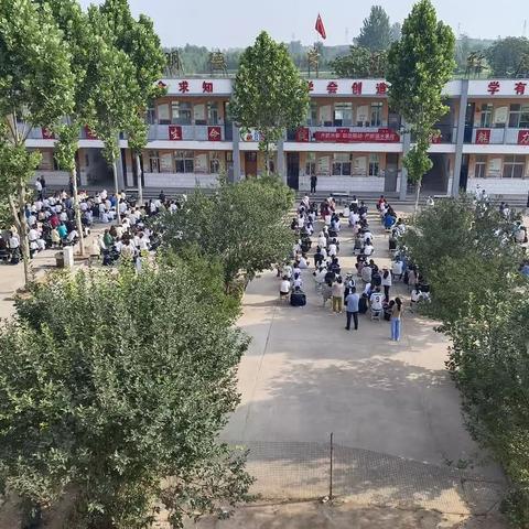 家校携手，共防溺水——伦掌镇第四初级中学防溺水专题家长会