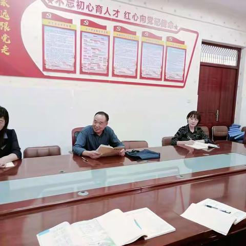 以“督”促“教”，深耕课堂———县教研员莅临人民路小学随堂听课