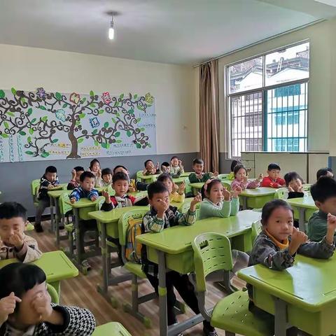 金苹果幼儿园学前一班6六月份成长记录