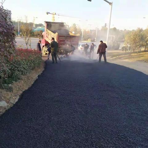 姜营街道：快速反应整修路面 打造安全出行通道