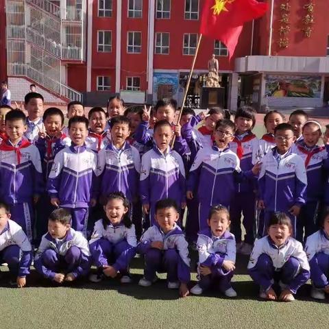 我是中国少年先锋队队员。我在队旗下宣誓……