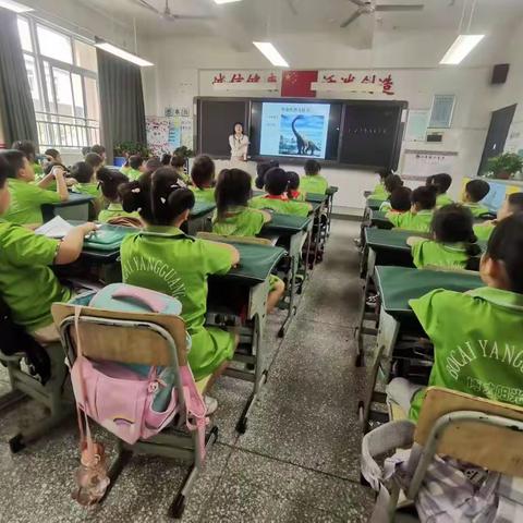 博才阳光实验小学2113班趣味家长课堂之《恐龙》