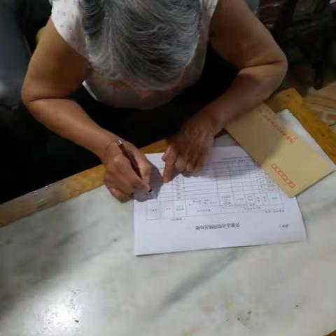 七一建党节慰问离退休及困难党员！