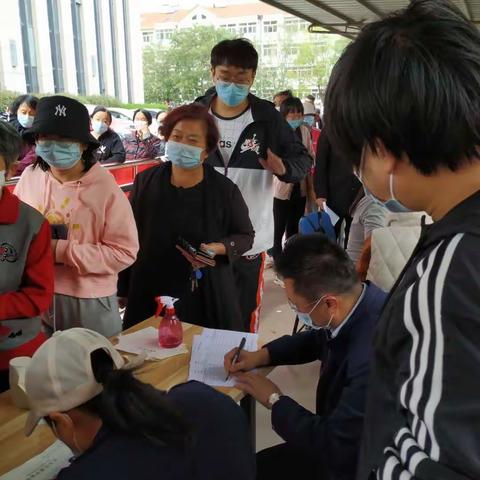【通济街道新兴二区社区党委社区.动态】助力社区核酸检测，全面排查安全隐患