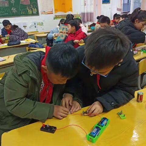 湖东路第四小学延时服务活动——“电的世界”主题活动(一):连接一个简单电路