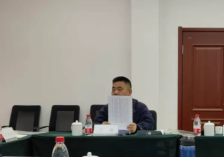 控温科研小组副组长孙义对《辽西地区控温储粮技术应用实验》课题展开