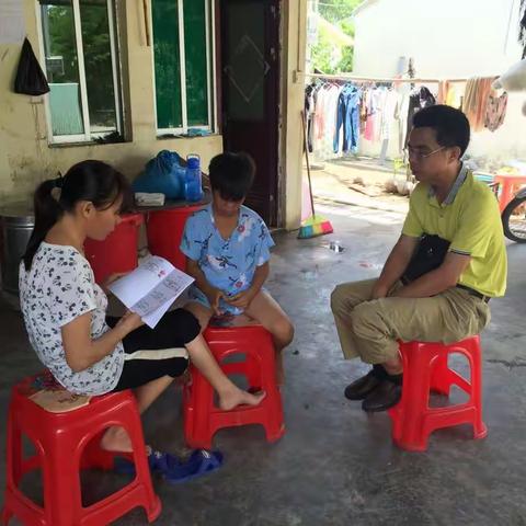 工业园区全体帮扶责任人持续进村入户开展扶贫工作