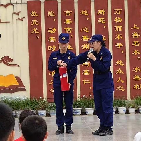 马山县白山镇尚德小学举行秋季期消防地震疏散演练活动