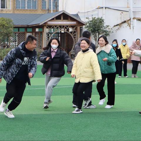 “团结凝聚力量 齐心展现风采”—— 记淮滨县赵集中心学校教师迎元旦团建活动