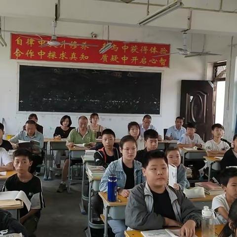 领优秀教学风采，树道德法治新风——记郏县第三实验中学政史地组听评课活动