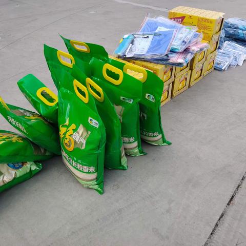 走访贫困家庭，助学关怀暖人心——桑梓镇初级中学慰问贫困生活动