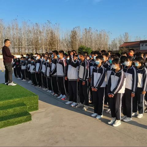 同心同力 共创辉煌——桑梓镇初级中学召开九年级学生大会