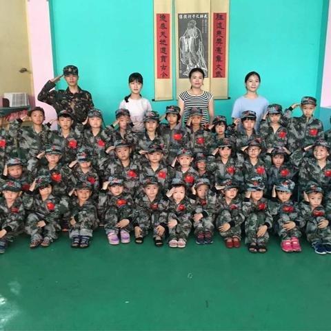 童萌军集团国防军事教育走进小花朵幼儿园