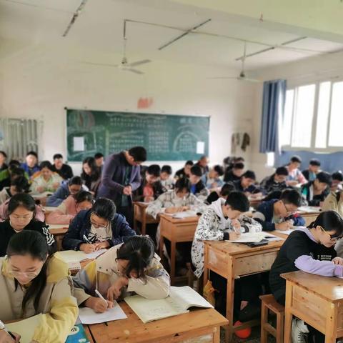 开州区教育进修学校到南雅初中开展教学指导活动