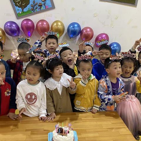 檬蓓幼稚园4月份宝贝集体生日会《四月——一切美好与你环环相扣》