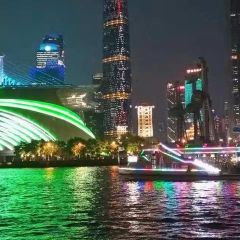 珠江夜景惹人醉，南国美色赛蓬莱