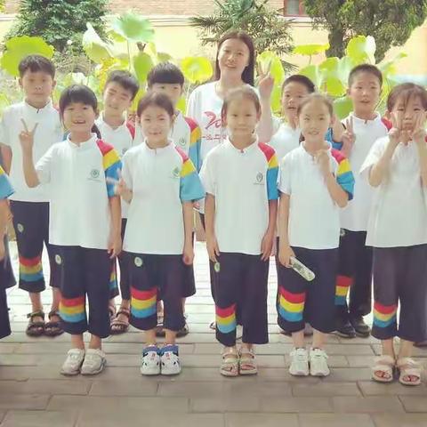 习惯的养成切勿一朝一夕，坚持引导孩子，功在平时，日积月累。（伏三）