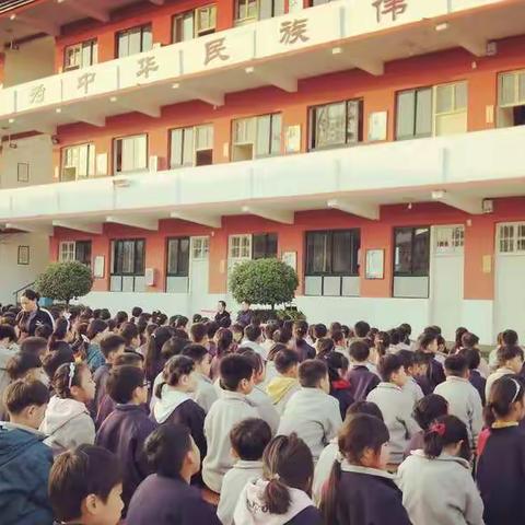 不负韶华,砥砺前行。月考表彰促进步……