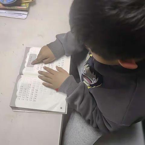 濮阳县第四实验小学一年级八班梁译诺