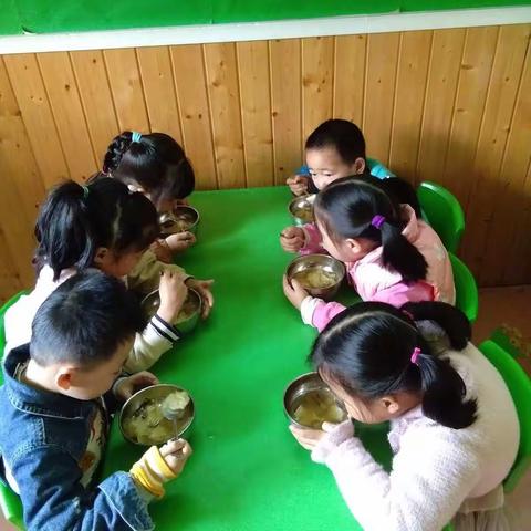 新星幼儿园大一班一日活动集锦