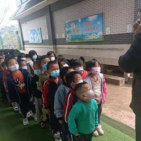 《安全教育课------我们的校园安全》。让我们更加懂得保护好自己，也保护好我们的小伙伴。