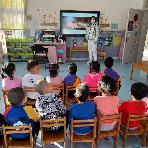 综合活动：《帮大鱼做帽子》中心园中三班