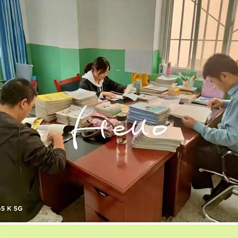 抓常规，促教学——曲告纳镇中心小学作业教案常规检查