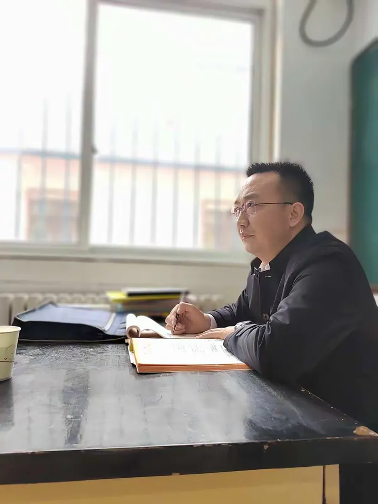 漯河五中荆国志副校长莅临听课指导