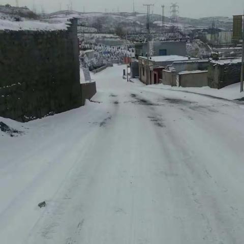 保德公路段积极应对雪天道路保障工作