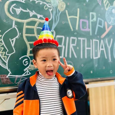 【华欣幼儿园中二班】——徐巍洋小朋友，生日快乐！