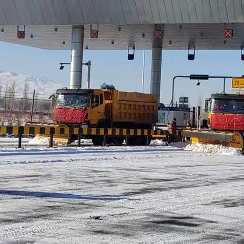 除雪保畅通 护航平安行