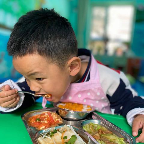 美食来袭——水塔小区幼儿园中二班