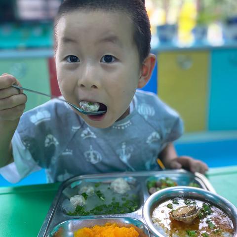 美味来袭——水塔小区幼儿园中二班