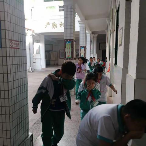 消防日学消防，安全意识谨记在心—南坑小学消防演练