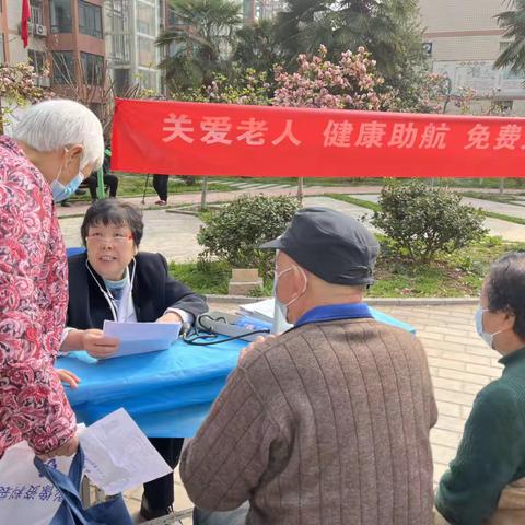 【谭家街道龙钢禹华园社区】开展“关爱老人，健康助航”义诊活动