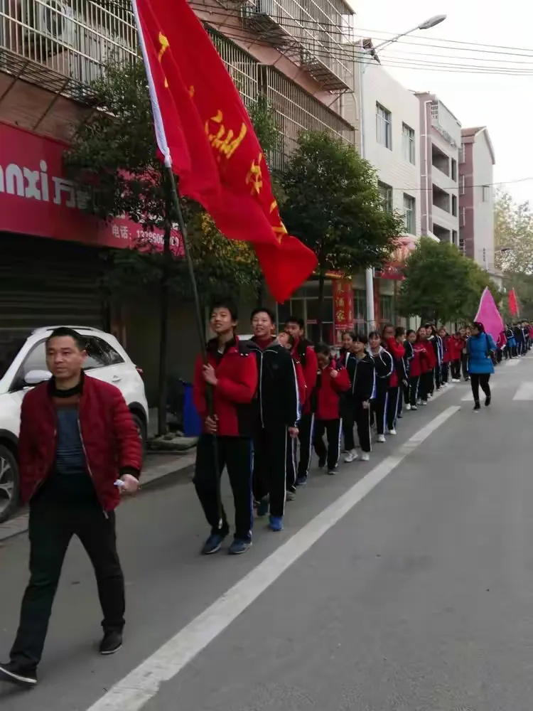 奋进中的广兴洲中学