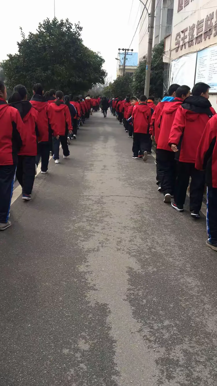 奋进中的广兴洲中学