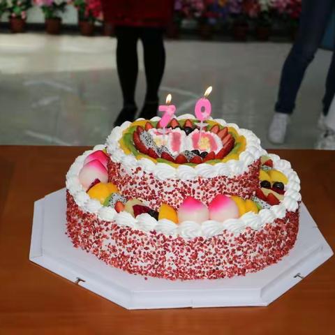 我用”初心”践使命你用“童心”暖重阳