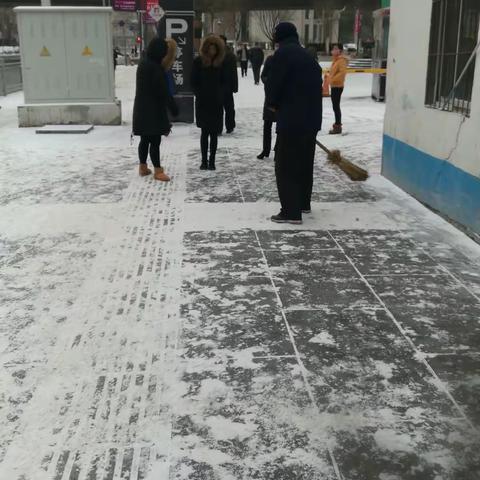 瑞雪兆丰年 清雪畅路面 北商业巷社区