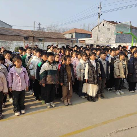 《拥抱春天，爱绿护绿》——高杰小学主题升旗仪式