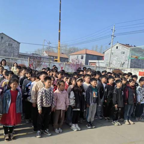 《缅怀先烈，致敬英雄》——高杰小学主题升旗仪式