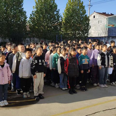 《消防无小事，安全记心间》——高杰小学主题升旗仪式