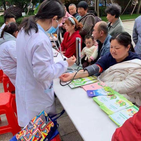 金柅社区开展“学党史、悟思想、办实事、开新局”党史教育感悟初心，义诊帮扶实践活动
