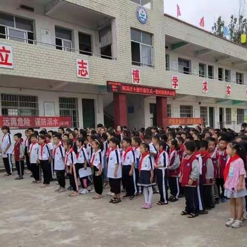 “我与祖国共奋进”--土庙小学举行迎国庆升旗仪式