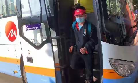 2022年鼓实小五年二班植树活动