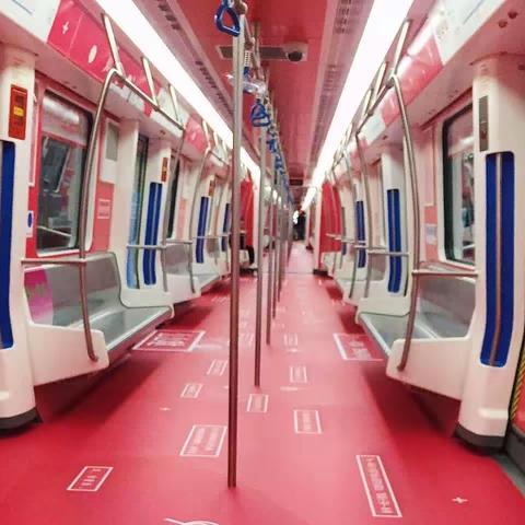 情歌 ▪ 一个人的地铁站