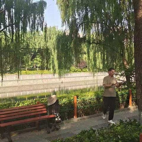 散文 · 酷夏，早起的人们