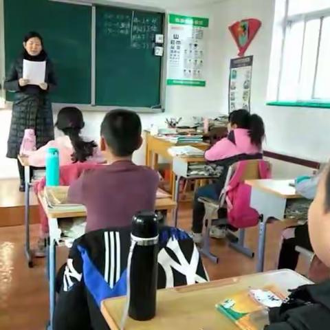 甘草小学开展宪法晨读活动