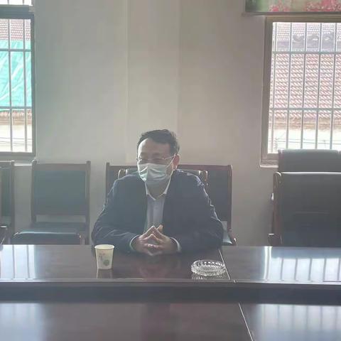 县常委、县纪委书记、县监委主任张伟同志来小井镇督导检查疫情防控工作